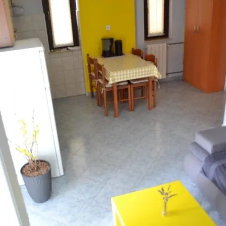 And With Parking Space - 24373 Vendégház