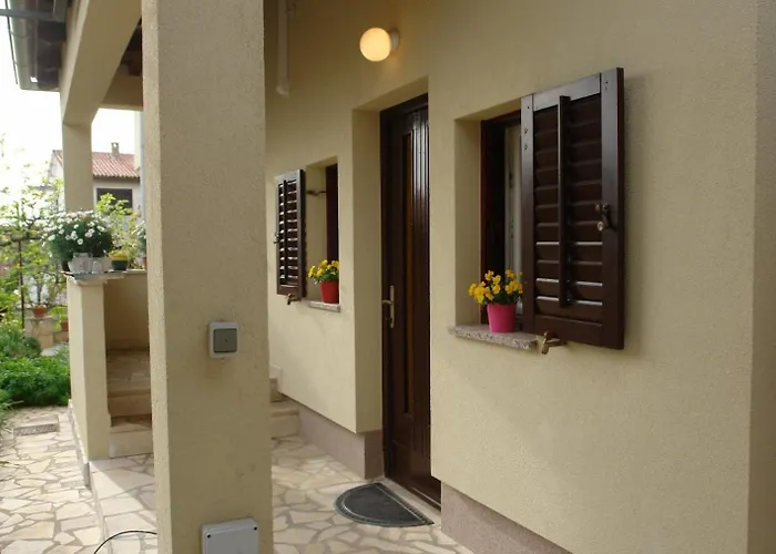 And With Parking Space - 24373 Guest house 3*